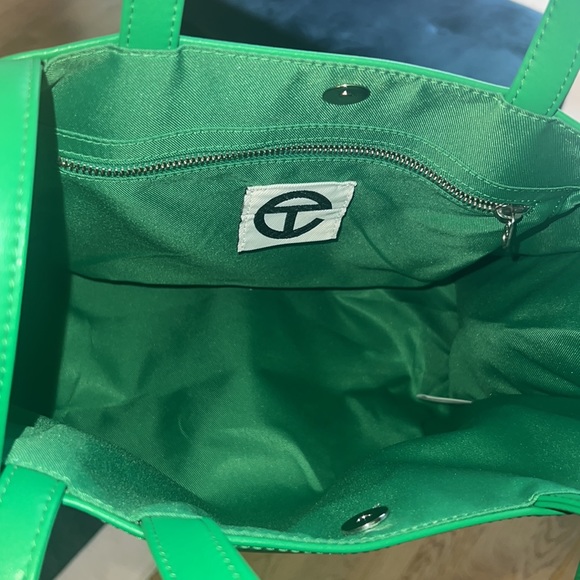 Telfar medium greenscreen - Picture 3 of 3